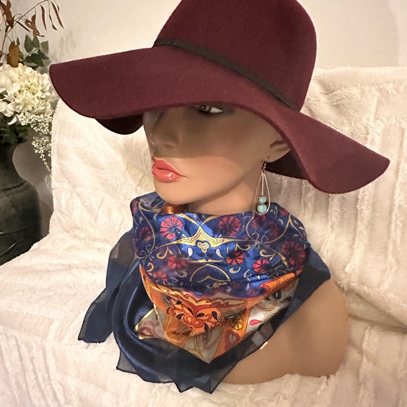 Old Navy Ladies Wide Brim Floppy Hat - Picture 3 of 6